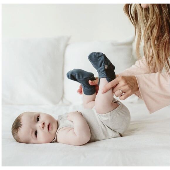 Goumi Baby Booties Size 0-3 Months Stay On Boot Organic Bamboo Midnight Black - Picture 5 of 5